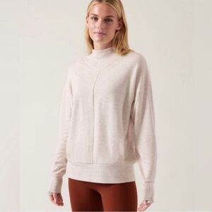 Athleta Apollo‎ Pullover Sweatshirt Long Sleeve Medium Cream Athleisure Relaxed